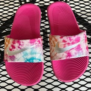 Little girls Nike slides